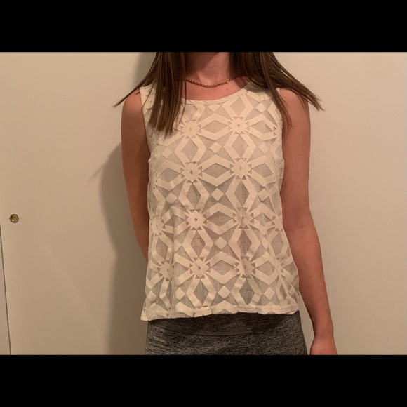 Francesca’s Bee Stitched White Top - Picture 1 of 2
